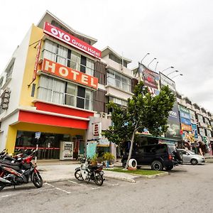 Oyo 89583 Grove Hotel